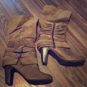 Women’s boot with buckles